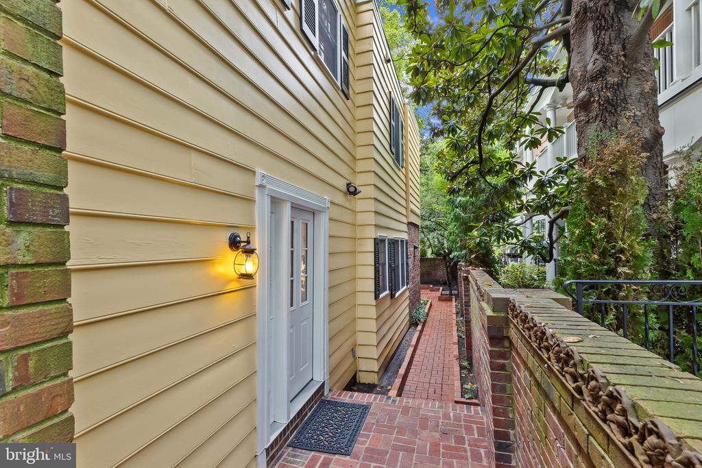 408 WOLFE STREET