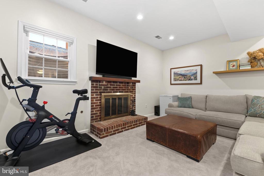 2722 FRANKLIN COURT