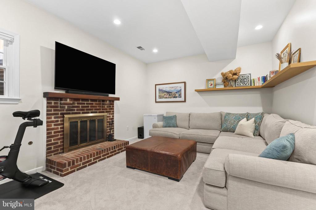 2722 FRANKLIN COURT