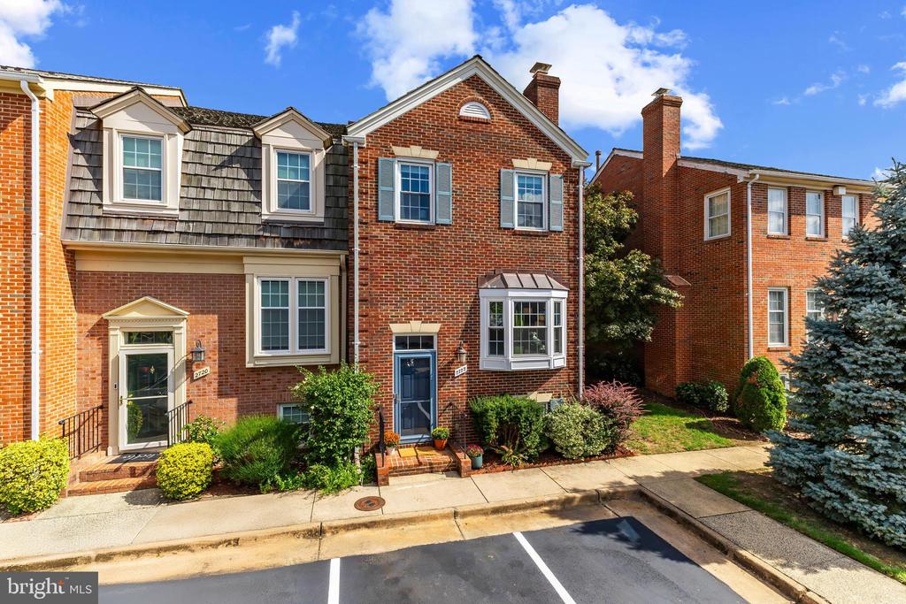 2722 FRANKLIN COURT