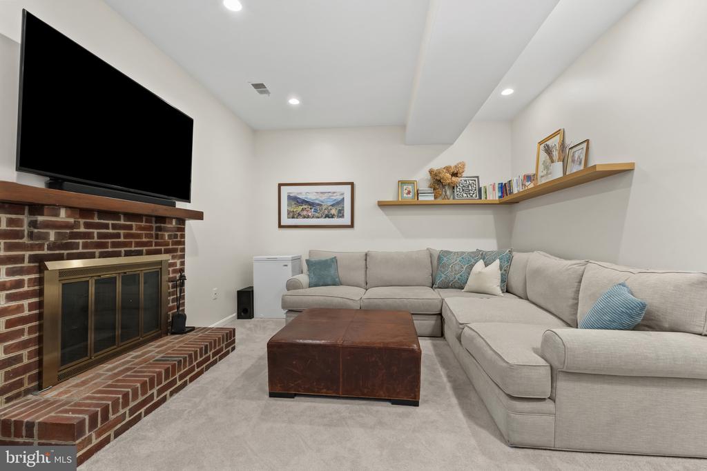 2722 FRANKLIN COURT