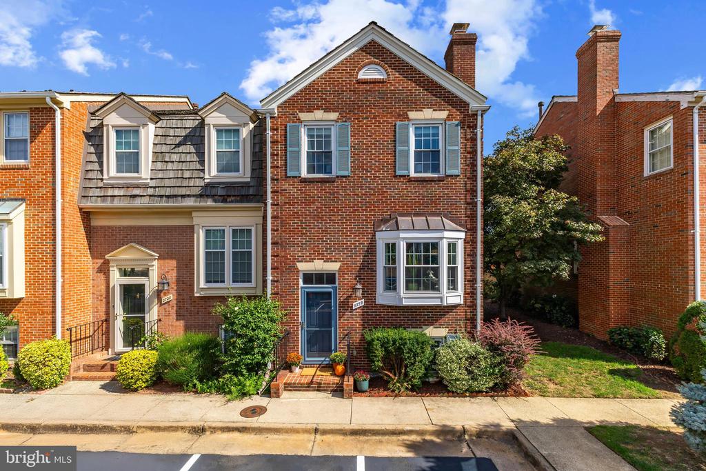 2722 FRANKLIN COURT