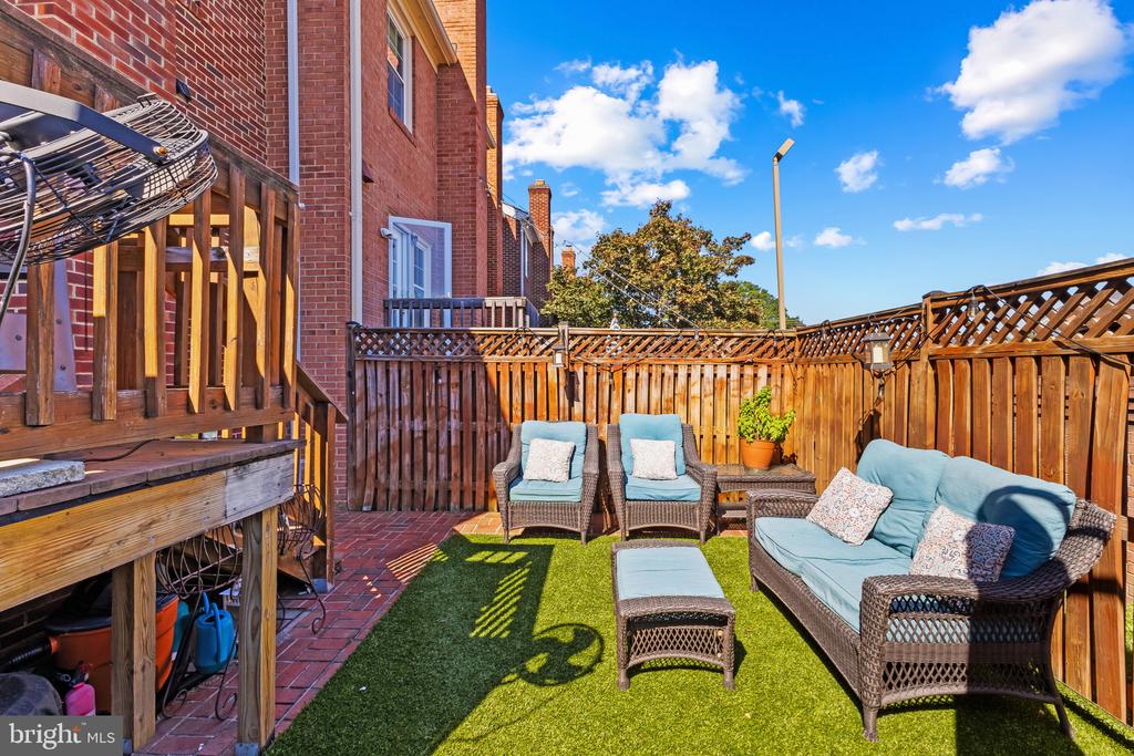 2722 FRANKLIN COURT
