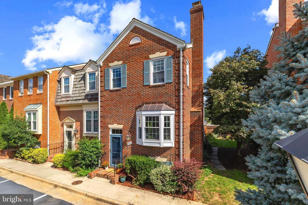 2722 FRANKLIN COURT