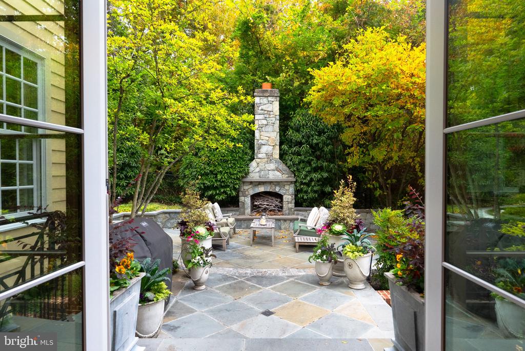 215 WOODLAND TERRACE A