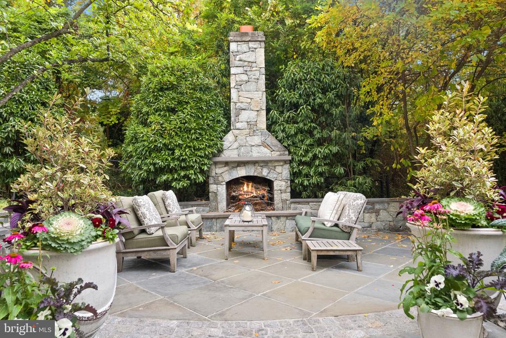 215 WOODLAND TERRACE A