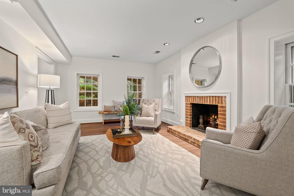 215 WOODLAND TERRACE A