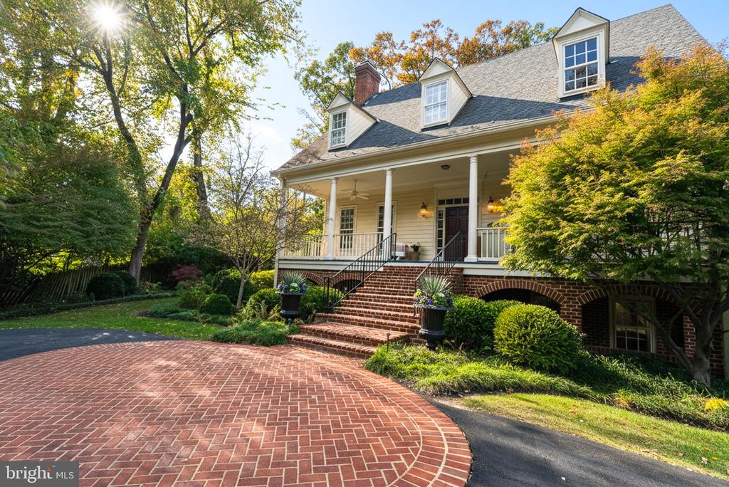 215 WOODLAND TERRACE A