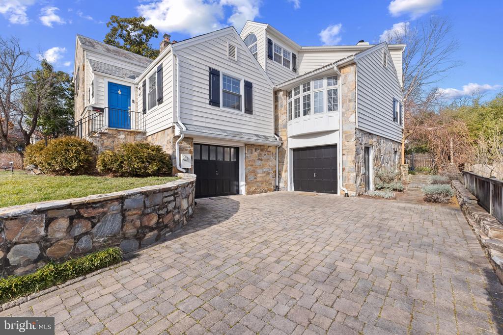 407 TYLER PLACE