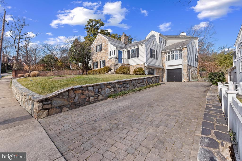 407 TYLER PLACE