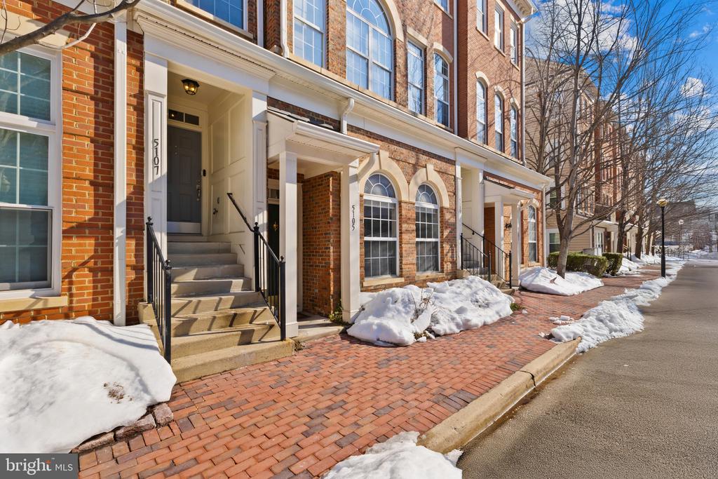 5105 DONOVAN DRIVE