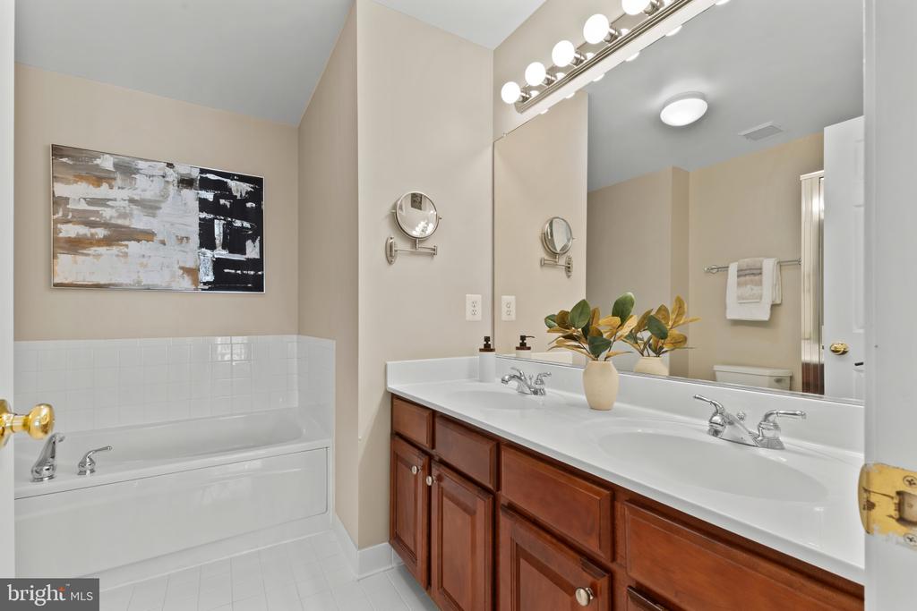5105 DONOVAN DRIVE