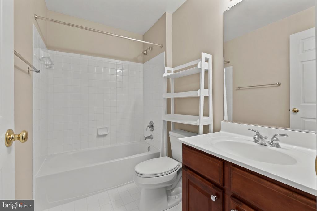 5105 DONOVAN DRIVE