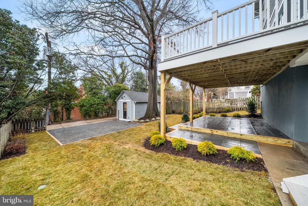 607 JOHNSTON PLACE