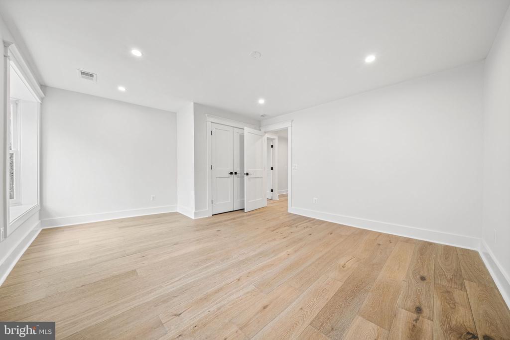607 JOHNSTON PLACE