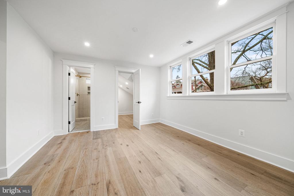 607 JOHNSTON PLACE