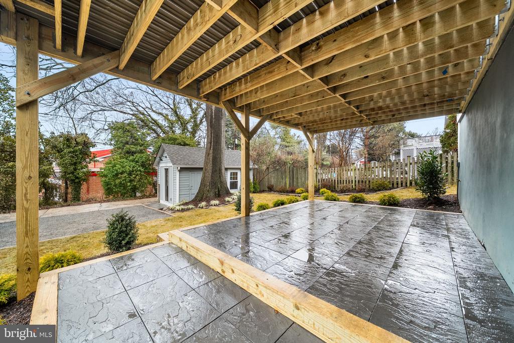 607 JOHNSTON PLACE