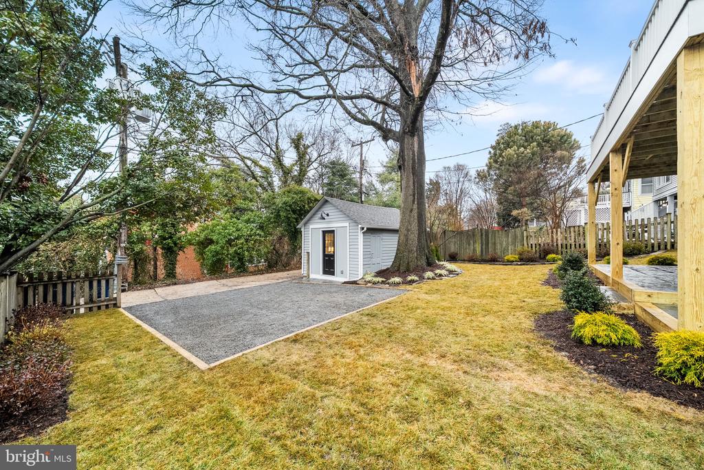 607 JOHNSTON PLACE