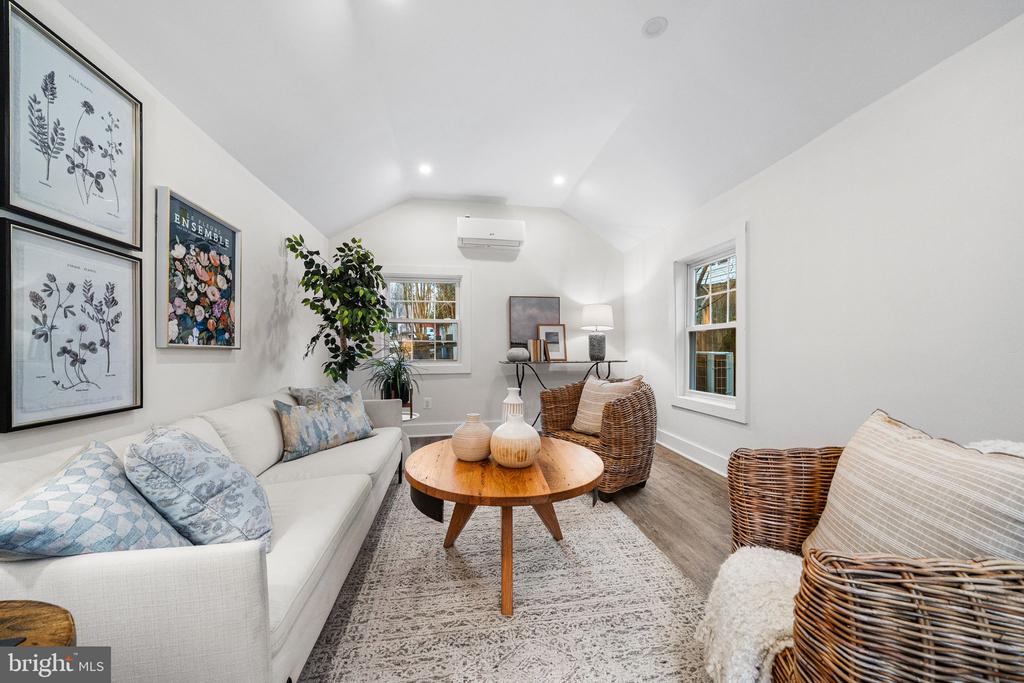 607 JOHNSTON PLACE