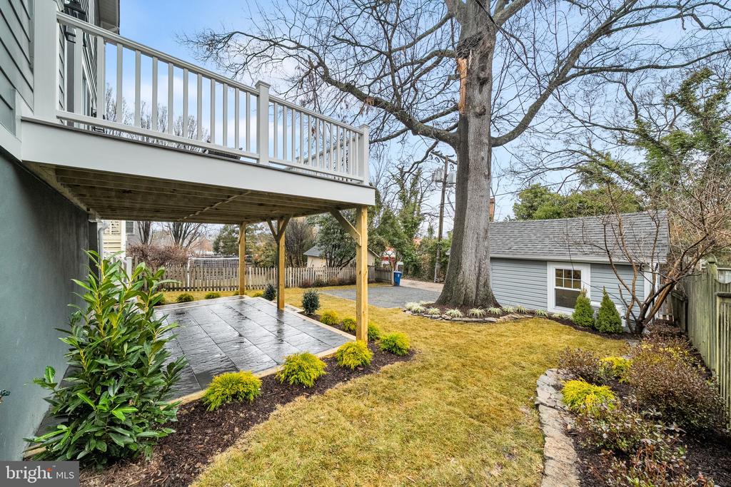 607 JOHNSTON PLACE
