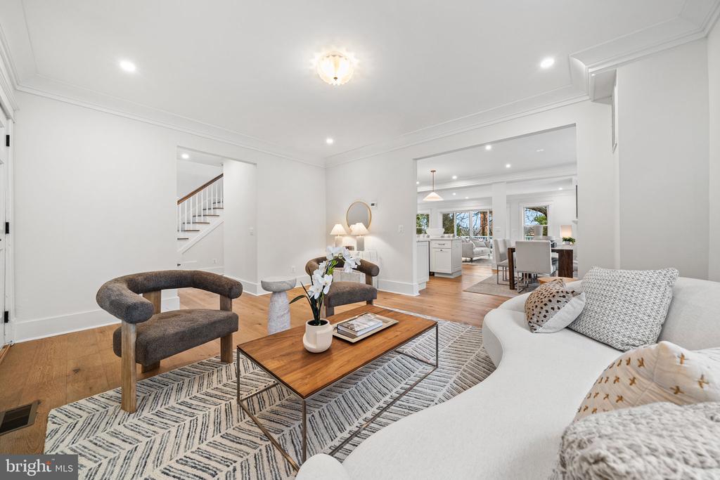 607 JOHNSTON PLACE