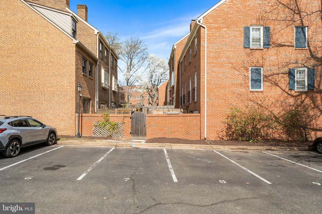 830 BASHFORD LANE