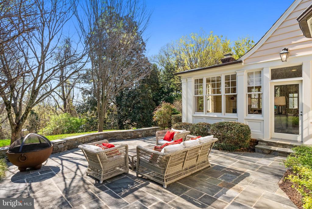 2307 RUSSELL ROAD