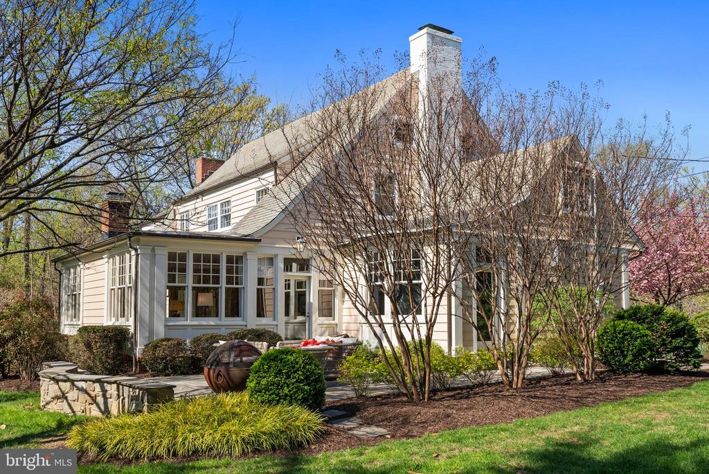 2307 RUSSELL ROAD