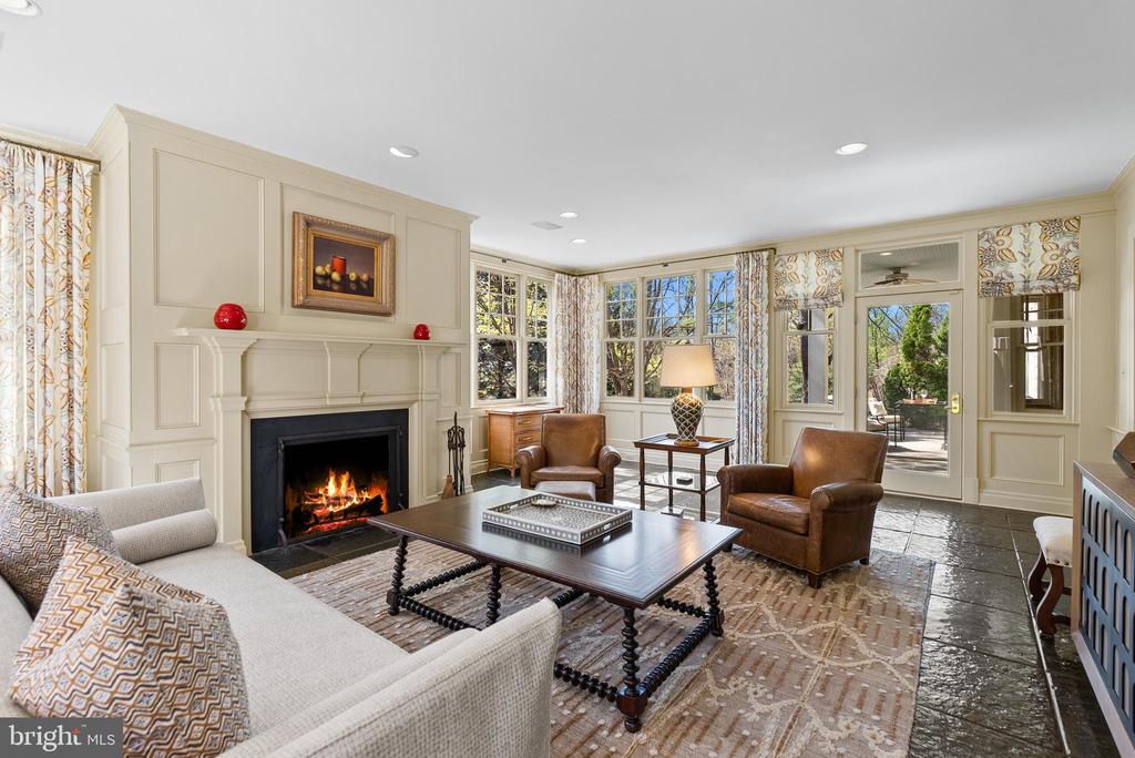 2307 RUSSELL ROAD
