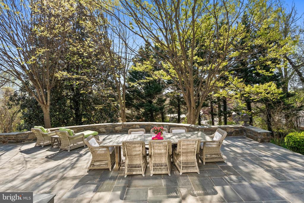 2307 RUSSELL ROAD