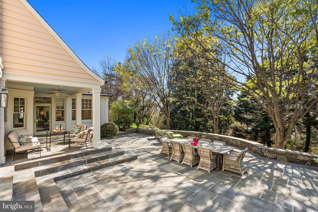 2307 RUSSELL ROAD