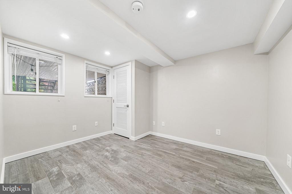 10 E LINDEN STREET