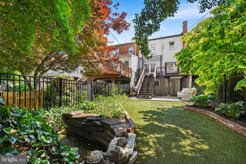 10 E LINDEN STREET