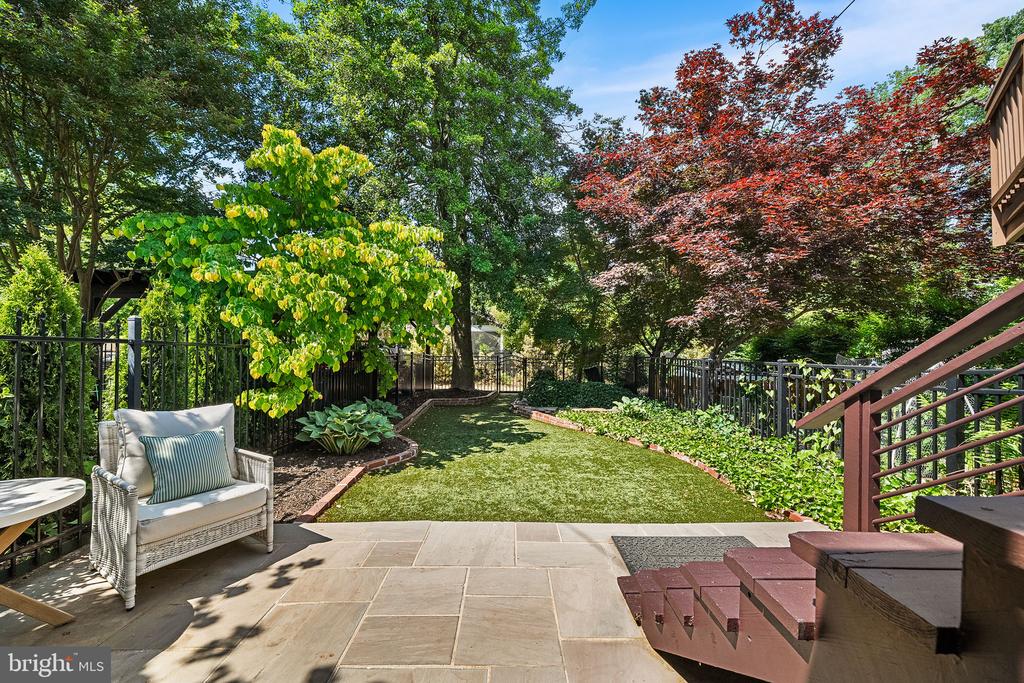 10 E LINDEN STREET