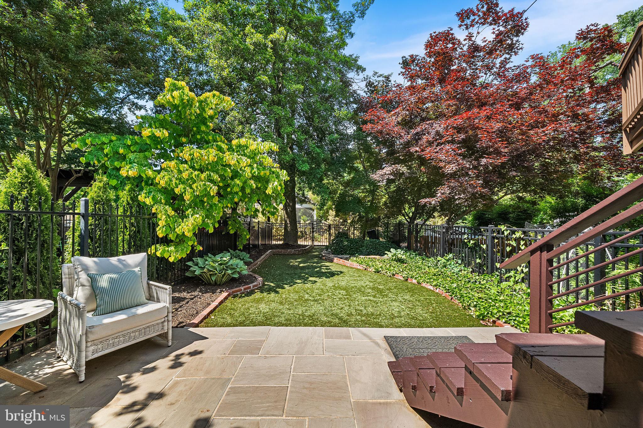 10 E LINDEN STREET