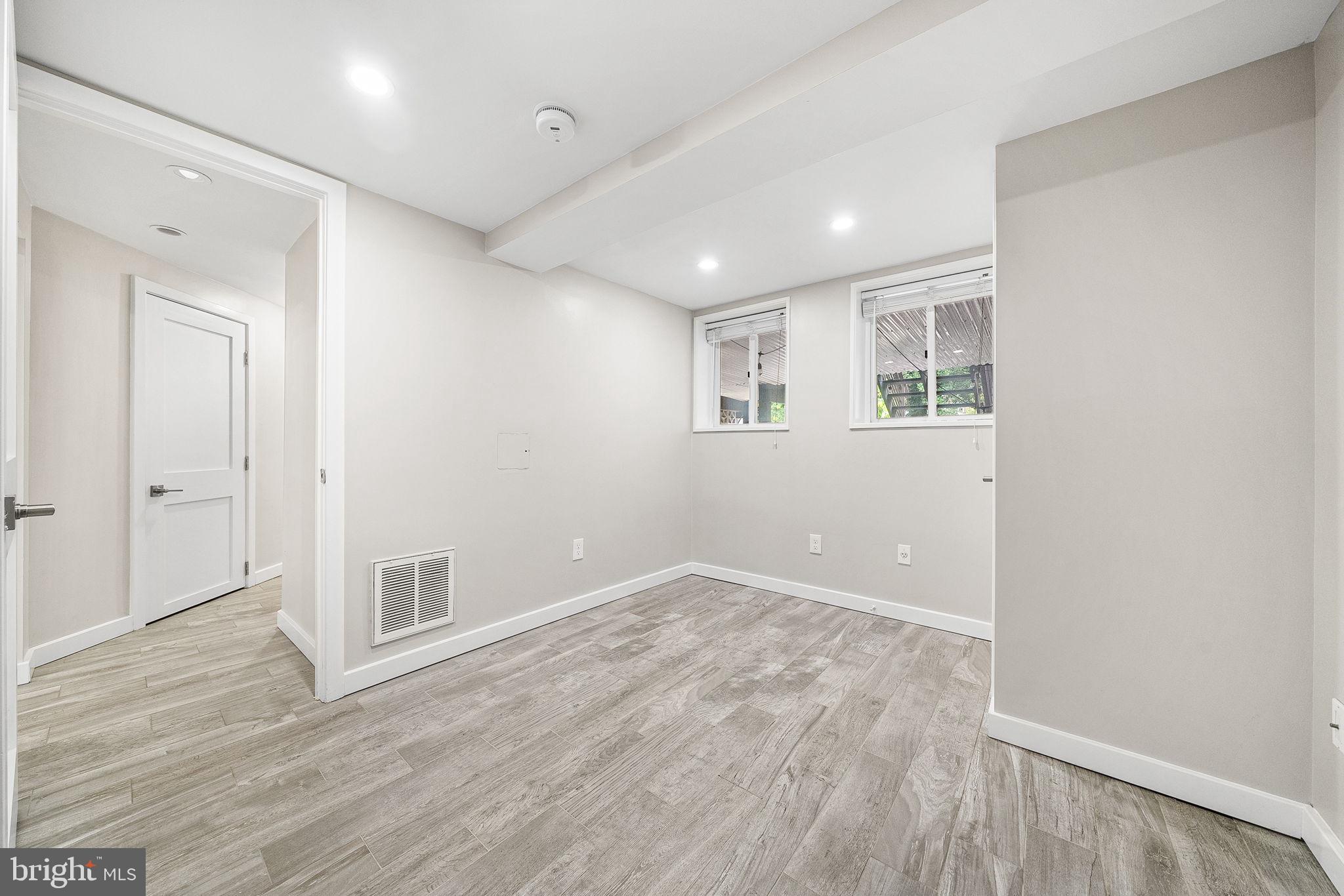 10 E LINDEN STREET