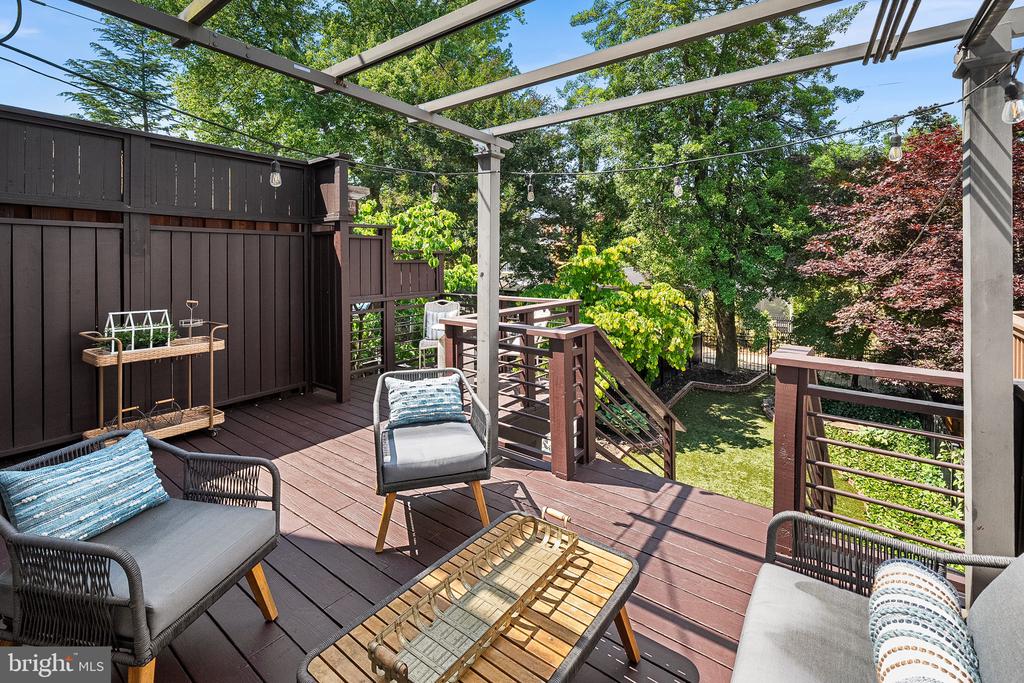 10 E LINDEN STREET