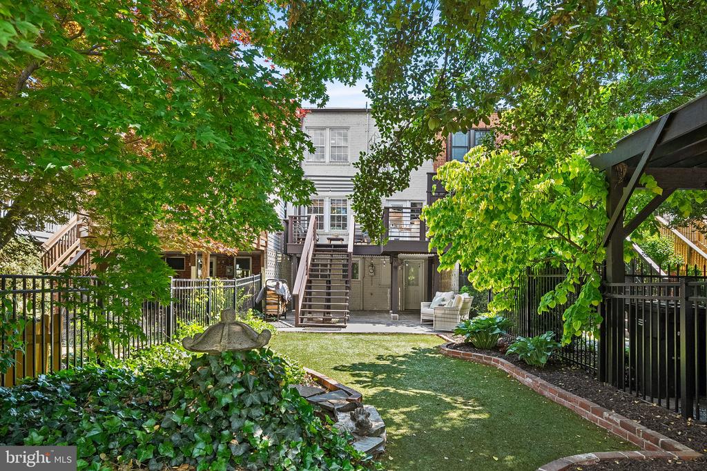 10 E LINDEN STREET