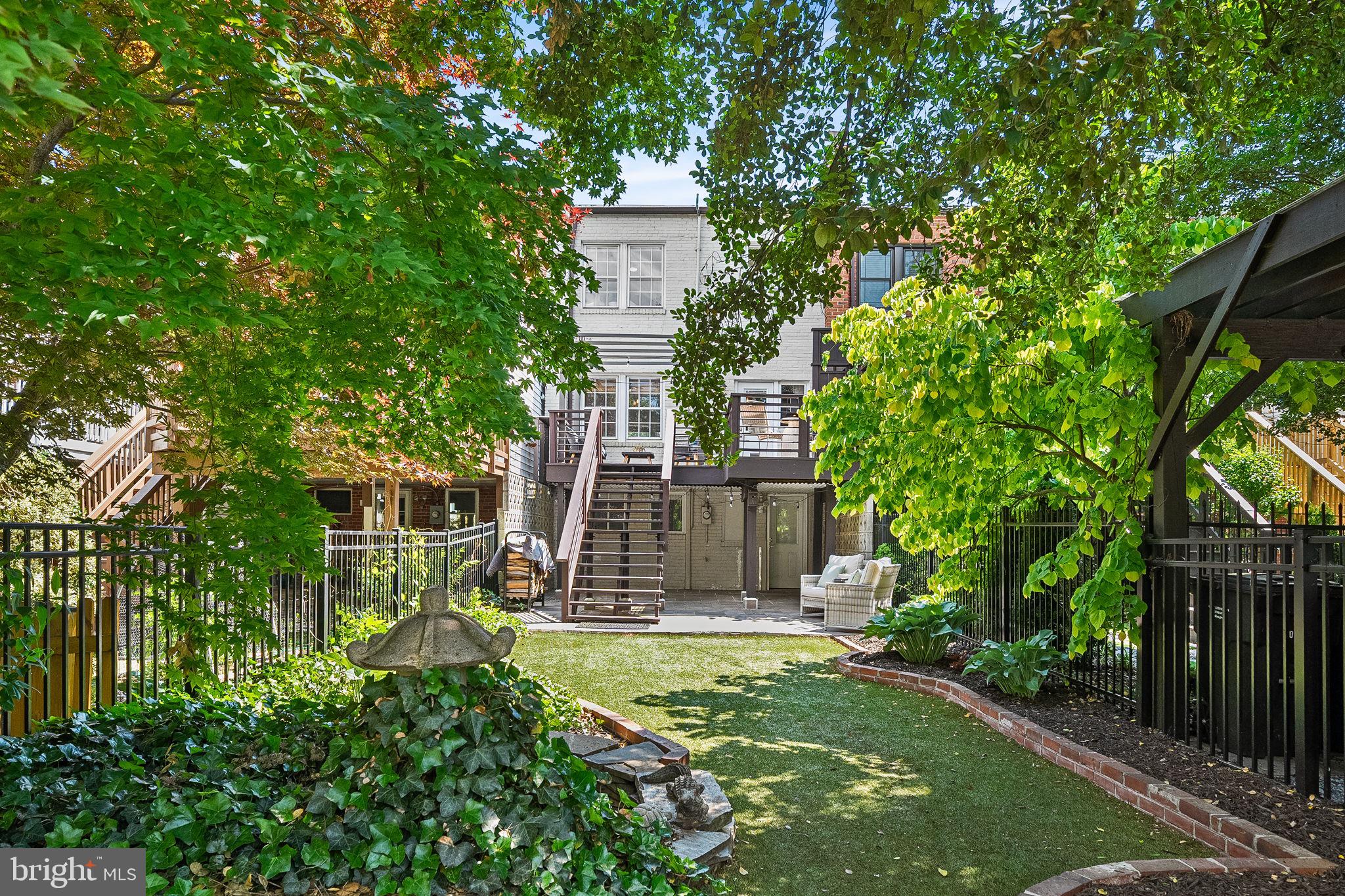 10 E LINDEN STREET
