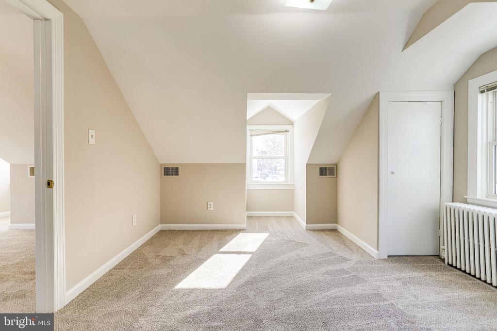 530 E ALEXANDRIA AVENUE
