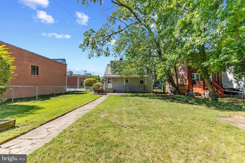 530 E ALEXANDRIA AVENUE