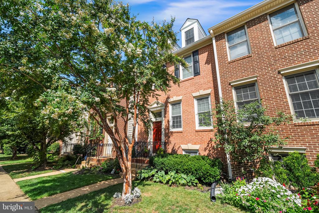 1258 QUAKER HILL DRIVE