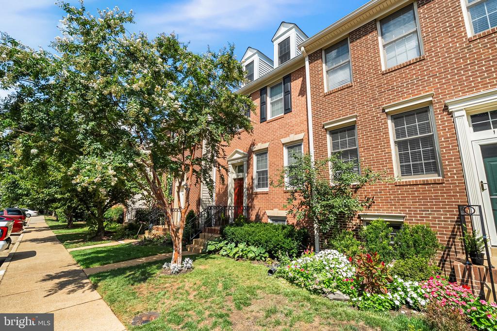 1258 QUAKER HILL DRIVE