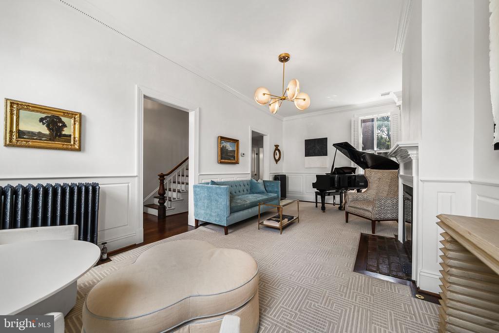 220 S FAIRFAX STREET