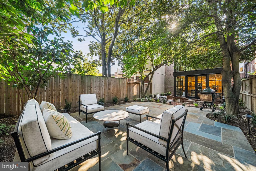 220 S FAIRFAX STREET