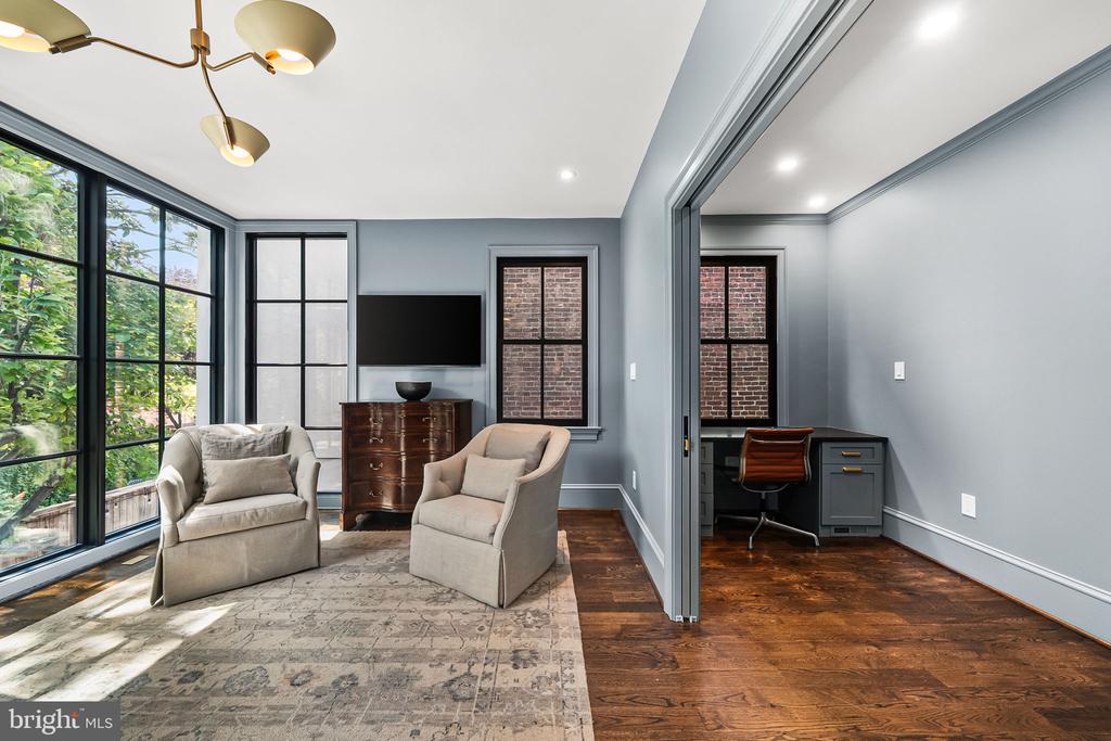 220 S FAIRFAX STREET