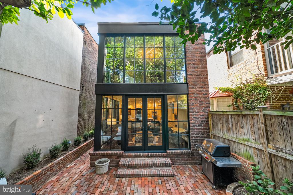 220 S FAIRFAX STREET
