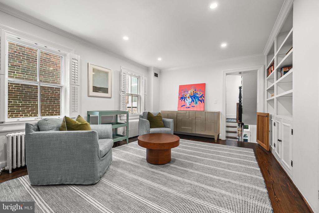 220 S FAIRFAX STREET