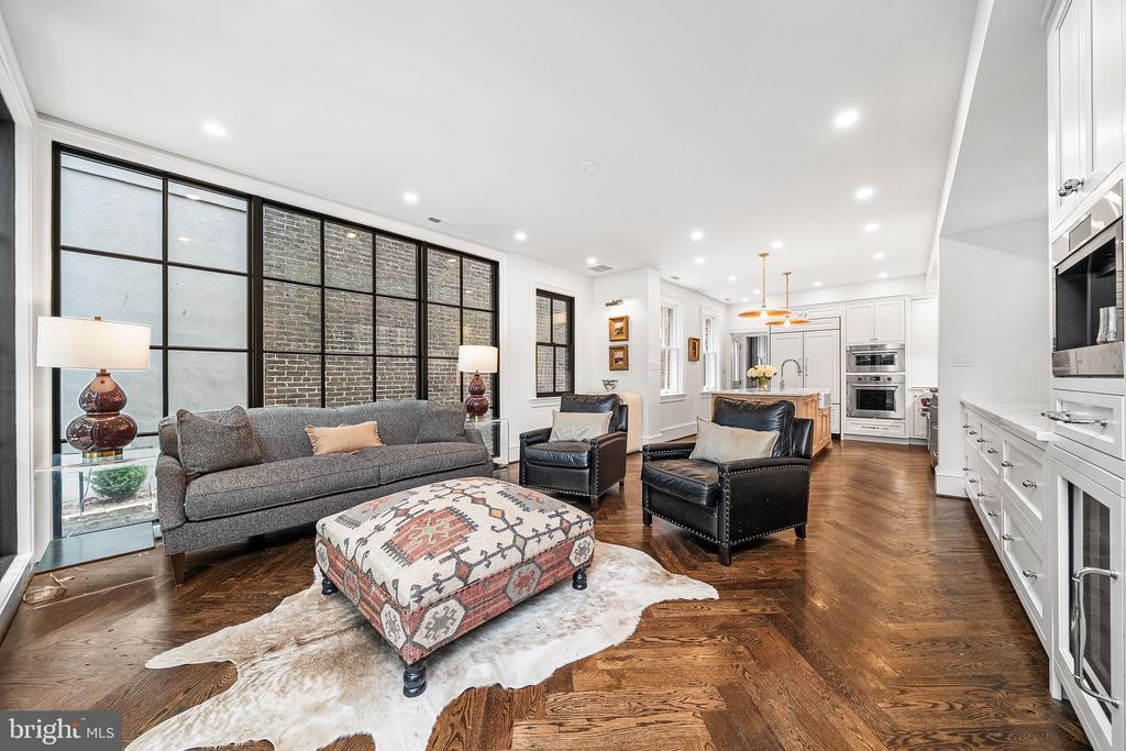 220 S FAIRFAX STREET