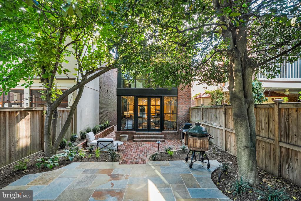 220 S FAIRFAX STREET